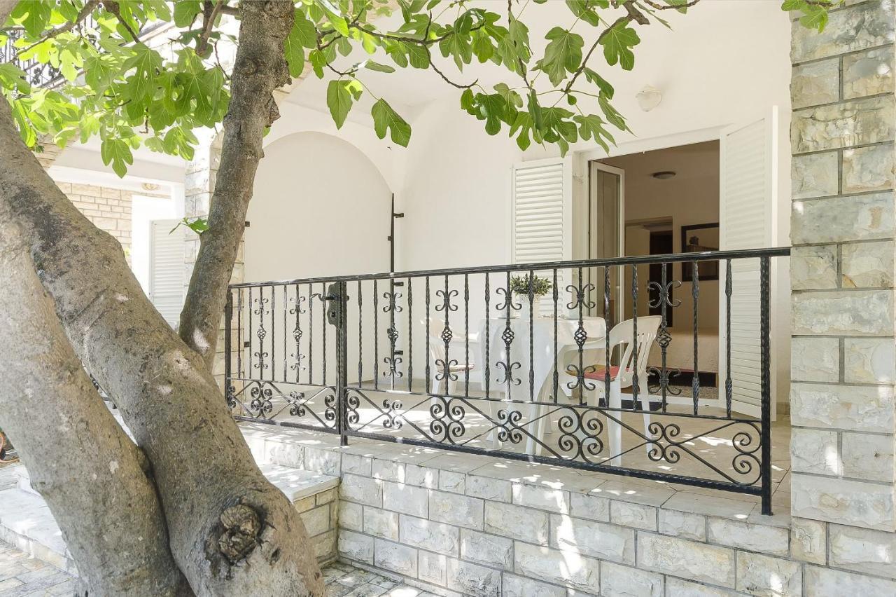 Apartments Karolina Βόντιτσε Εξωτερικό φωτογραφία